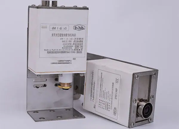 GUR20矿用本安型红外开关.jpg
