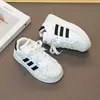 Novos Tênis de Lona Infantis Primavera e Outono Sapatos Brancos para Meninas Solado Macio Antiderrapante Tênis Esportivos Casuais para Meninos Biqueira de Borracha Crianças Pequenas, Médias e Grandes