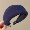 Nueva diadema de ala ancha 2026 para mujer, diseñada para levantar la línea del cabello y mantener el cabello en su lugar mientras te lavas la cara, con un estilo retro adecuado para otoño e invierno, y ofreciendo un aspecto sofisticado