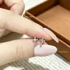 Exquisitos Aretes de Cruz con Circonita, Mini, Sencillos, Compactos, de Nicho, de Alta Gama, Modernos, Versátiles