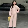 Conjunto de otoño para niña 2026 nuevo elegante casual sudadera con capucha y pantalones de pierna ancha conjunto de dos piezas para niños