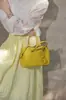 Bolsa de Mão Boston de Couro Genuíno para Mulheres 2026 Novo Modelo Couro Bovino de Primeira Camada Presente para Mãe Bolsa de Ombro Transversal de Luxo Leve Bolsa Feminina