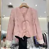 Elegante abrigo nuevo estilo chino para primavera y otoño para mujer 2023 nuevo de alta resistencia con relieve cuello en V estilo chino de botonadura manga larga