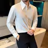 Camisa de Manga Larga para Hombre de Estilo Nuevo Primavera 2026, Lujo Ligero Gama Alta, de Algodón Lyocell con Rayas y Acabado Brillante, con un Cuello Pico Grande Único