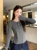 Camiseta de Manga Larga a Rayas con Bloques de Color y Cuello Semiabierto para Mujer, Nuevo Diseño Otoño 2026, Elegante Camisa para Usar como Capa Base