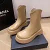 Botines de Moda Versátiles para Mujeres Petites 2025 Estilo Europeo Puntera Cuadrada que Aumentan la Altura Suela Gruesa Modernos Botines Tobilleros para Combinar con Faldas