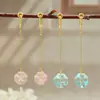 Pendientes largos populares de trébol de cuatro hojas de la suerte, sencillos y versátiles, que exudan un encanto etéreo, pendientes de clip para mujer para orejas sin perforar