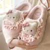 Chinelos de Algodão Modernos de Alto Valor Estético para Mulheres, Roupa de Casa para Interior Outono e Inverno, Chinelos de Pelúcia Quentes Fofos e Adoráveis da Hello Kitty