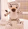 Muñeca de nuevo estilo máquina de rascar juguete de peluche animal del bosque selva cuatro hermanos boda lanzamiento niños máquina de rascar muñeca