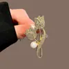 Broche Tulipa Estilo Francês com Toque de Luxo, Broche para Blazer de Luxo Leve, Enfeites de Pérolas e Strass, Broche de Acessório Pin de Nicho