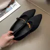 Sapatos baixos retro de camurça com bico fino para mulheres, novo estilo outono 2026, franceses de sola macia, confortáveis para usar o dia todo, sapatos pretos para o trabalho