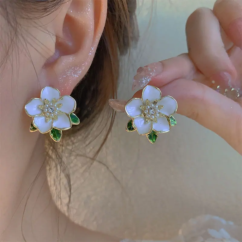 G3878白花蕊耳钉