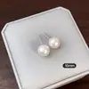 Nuevos Pendientes de Clip sin Perforar con Flor y Perla 2025 para Mujer, Pendientes de Lujo Ligero de Gama Alta, Brazaletes de Oreja tipo Bobina de Mosquito, Accesorios para Orejas
