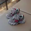 Zapatillas deportivas para niños 2026 modelo nuevo de otoño zapatillas de correr para niños zapatillas casual tipo dad para niños pequeños, medianos y grandes con parte superior de cuero