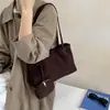 Bolso tote de gamuza vintage para mujer, nueva moda otoño e invierno 2026, simple y versátil, adecuado para el uso diario, bolso de hombro y de axila