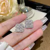 Pendientes de Botón de Trébol de Cuatro Hojas de Diamante Completo de Moda, Pendientes Minimalistas de Aguja de Plata de Alta Gama de Nicho, Versátiles para el Trabajo, Pendientes Elegantes