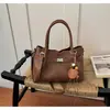 Bolso de cubo casual de moda transfronterizo 2025 otoño e invierno nuevo bolso de hombro con textura retro bolso de mano de personalidad bolso tote
