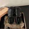 Mocassins robustos de estilo britânico, nova coleção outono 2026, versáteis e estilosos, perfeitos para um look casual e preppy, design fácil de calçar e com salto grosso.