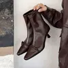 Botas elásticas de bico quadrado estilo francês com fivela de metal, botas pretas de salto alto finas, versáteis, modeladoras, elegantes e estilosas, de tornozelo