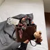 Bolso Cuadrado Pequeño de Mano Casual Simple para Mujer 2026 Otoño Nueva Llegada Personalidad Textura Elegante Exquisito Bolso de Hombro Cruzado