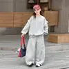 Conjunto de Dos Piezas para Niñas con Adorno de Encaje y Lazo 2026 Nuevo Estilo Coreano Sudadera Casual de Otoño para Niñas Conjunto de Dos Piezas Moderno