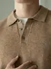 Suéter de Punto para Hombre 2026 Otoño/Invierno Tencel Terciopelo Canalé Vertical Media Cremallera Cuello Polo Estilo Old Money Hombro Caído