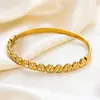 Pulsera de Acero Inoxidable con Forma de Corazón y Triángulo Incrustada con Diamantes, Acero de Titanio Fila de Diamantes de Oro de 18K, Pulsera de Cierre para Mujer, Estilo Ins, Versátil, No se Desvanece