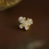 Broche de Zircônia Banhado a Galvanoplastia em Forma de Laço para Mulheres, Acessório de Roupa Floral, Alfinete Anti-Exposição, Broche de Lapela Compacto