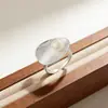Anillo exagerado para mujer, moderno, de lujo ligero, exquisito y versátil, anillo simple y dulce bañado en plata con forma de lágrima para dedo índice al por mayor