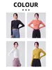 Roupa de yoga feminina, de alta qualidade e moderna, com gola alta, design de meio zíper, alta elasticidade, tecido respirável, adequada para esportes e para evitar o acúmulo de suor, comprimento curto, top de yoga de manga longa