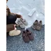 Sapatos Mary Jane franceses de sola macia com estampa de leopardo, couro macio, coleção retrô primavera/outono 2025, camurça, bico quadrado, perfeitos com vestidos, forrados com fleece, sapatilhas da moda