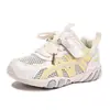 Zapatos deportivos transpirables de moda para niñas, nuevos zapatos casuales de entrenamiento alemanes para niños primavera 2026, zapatillas para correr de suela blanda para estudiantes