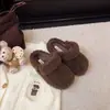 Chinelos Casuais Birkenstock para Meninas 2025 Inverno Novos Calçados Externos Chinelos Peludos Infantis Chinelos de Algodão Estilo Coreano para Meninos