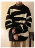 Ropa de punto de moda para hombre, otoño e invierno, corte holgado, bloques de color, camiseta interior de rayas de nicho, ropa exterior casual y cálida