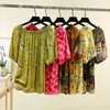 Blusa de Algodão e Seda de Manga Curta para Mulheres, Nova Estampa Floral, Camiseta Solta com Mangas Morcego Off-Shoulder, Tamanho Plus