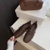 Sapatos rasos de couro estilo britânico retrô para mulheres, nova coleção de outono de 2026, com fechos de velcro, estilo sapato de treino alemão, estilo Mary Jane e mocassins casuais