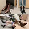 Botas femininas de cano curto, coleção outono/inverno 2026, salto médio, botas Chelsea de couro legítimo, botas de salto grosso, botas Martin pontudas da moda