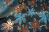 Tela Jacquard de Lujo de Fábrica Hilo Teñido de Alta Precisión Floral Tridimensional Poliéster Chaleco Hanfu Abrigo de Trinchera Ropa de Moda