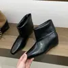 Botas para aumentar a altura para mulheres baixinhas, botas de cano curto slim fit, botas femininas, coleção outono/inverno 2026, botas marrons estilo Dr. Martens, botinhas de bico quadrado pequeno