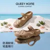 Zapatos perforados con sensación de pisar caca para mujer, verano, ropa de exterior 2026, estilo nuevo, para el hogar, antideslizantes, a prueba de olores, antibacterianos, transpirables, sandalias de playa de punta cerrada