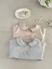 Chaqueta cárdigan para bebé niña 2026 Primavera Nuevo estilo Clase a Bebé Camisa de doble botonadura Top con cuello de muñeca para niña
