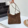 Diseño de Nicho Transfronterizo 2026 Nuevo Bolso Estampado de Leopardo Versátil para el Trabajo Bolso de Hombro para Debajo del Brazo Bolso Cubo Bolso de Mano para Mujer