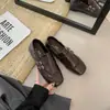Sapatos rasos de couro estilo britânico para mulheres, nova coleção de outono, incrivelmente estilosos e populares, sapatilhas Mary Jane, perfeitos para ir ao trabalho e para o dia a dia