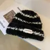 Chapéu feminino outono e inverno pullover chapéu três bola de pele bonito fleece forrado grosso montanha de neve à prova de frio quente sólido cor de malha chapéu