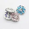 Venta al por mayor de fábrica 28 mm accesorios para joyería forma de flor botón de vidrio con diamantes de imitación DIY hecho a mano hebilla decorativa incrustada con diamantes camisa
