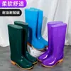 Botas de lluvia de suela de goma para mujer, impermeables, de moda, de caña alta, antideslizantes, de media pantorrilla, adecuadas para trabajos de cocina, y estilo de tubo largo