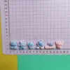 Dibujos Animados Lindo Stitch Diy Joyería Pequeña Pegamento de Crema Accesorios Creativos Agujero para Pasador Hebilla para Zapatos Accesorios de Resina Lote