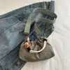 Bolsa de Mão Artística Estilo Coreano de Comércio Exterior com Letras Plissada Nova de Grande Capacidade Elegante Casual Simples de Ombro Transversal
