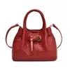 Design de Nicho Casual Simples Estiloso 2025 Nova Bolsa Saco Moda de Verão Tendência Bolsa de Ombro Transversal Feminina