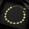 Pulsera simple y a la moda con trébol de la suerte y flor de diamante incrustado cruzado, pulsera de lujo ligero estilo europeo y americano, joyería de mano de nicho de alta gama.